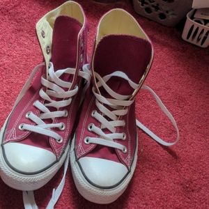 High-top maroon converse